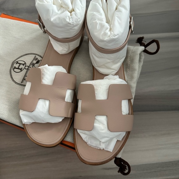 Hermes’ Santorini Sandal - Picture 2 of 5